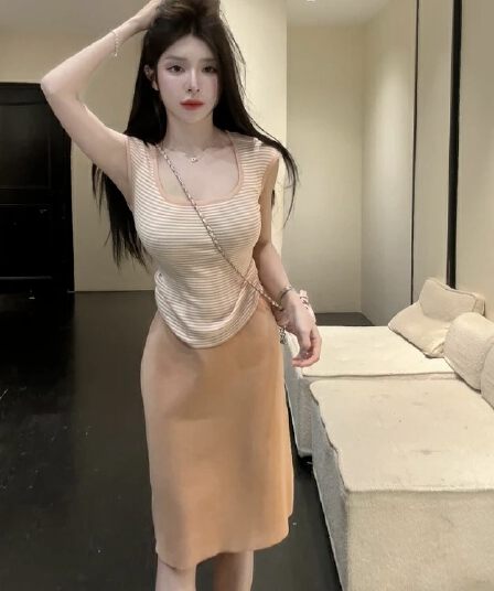 배색 스트라이프 광장 칼라 얼음 실크 니트 조끼 여성 여름 외출용 몸매 가꾸기 슬림해 보이는 핫걸 쇼트 스타일 민소매 어깨 맨위