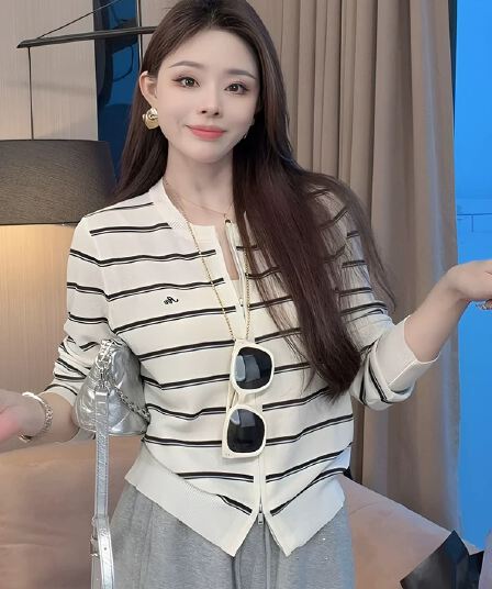 한 부서 패션 연령 감소 스트라이프 니트 오픈 가디건 여성 코트 2026 년 봄 여름 몸매 가꾸기 슬림해 보이는 자외선 차단 긴팔 맨위