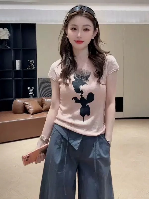 장미 프린트 회색 반팔 티셔츠 니트 스웨터 여성 여름 2026 새로운 고급 센스 맨위 쇼트 스타일 몸매 가꾸기
