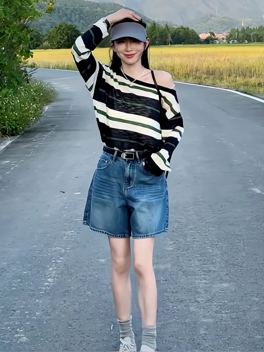 한국 스타일 레트로 배색 스트라이프 비스듬한 어깨 긴팔 티셔츠 여성 의류 여름 새로운 얇은 스타일 루즈핏 자외선 차단 블라우스 맨위