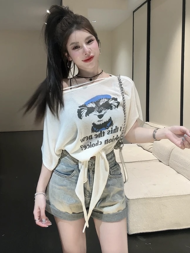 한 부서 디자인 센스 비스듬한 어깨 만화 프린트 반팔 티셔츠 여성 여름 새로운 레이스업 허리 수축 슬림해 보이는 쇼트 스타일 맨위