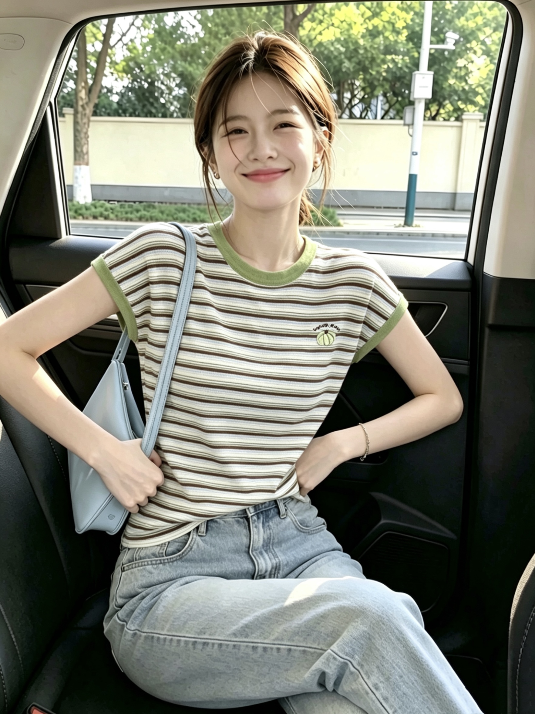 배색 스트라이프 라운드 넥 긍정적 인 어깨 얼음 실크 니트 반팔 티셔츠 여성 여름 디자인 센스 작은 대중 몸매 가꾸기 쇼트 스타일 맨위