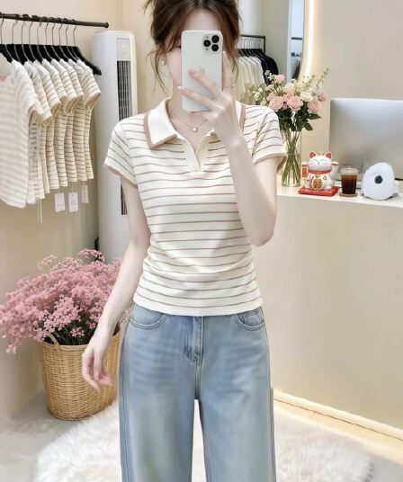 배색 스트라이프 POLO 칼라 반팔 티셔츠 여성 2026 여름 새로운 외국 가스 연령 감소 몸매 가꾸기 슬림해 보이는 품격 맨위
