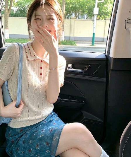 부드러운 연령 감소 바람 쌀 화이트 빨간색 가장자리 홀로우 아웃 배색 니트 반팔 티셔츠 여성 2026 여름 고유 한 아름다운 맨위