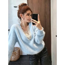 批发纯欲风假两件毛绒针织衫女亮钻挂脖内搭宽松 V 领温柔长袖毛衣
