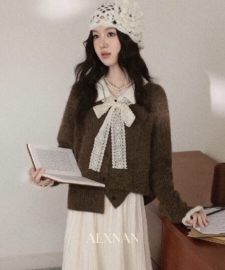 커피 색상 폴로 칼라 페이크 레이어드 스웨터 여성 코트 2026 가을 새로운 레이스 나비 매듭 니트 오픈 가디건 짧은 맨위