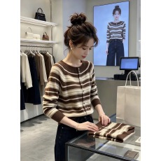 批发咖色条纹圆领针织开衫早秋装女款2026<b class='q'>新款</b><b class='q'>外套</b>适合单穿的韩系上衣