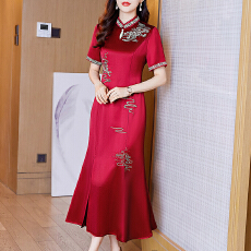 批发2025年高端妈妈礼服婚宴时尚绣花<b class='q'>鱼尾</b>连衣裙新款西婆婆敬酒服