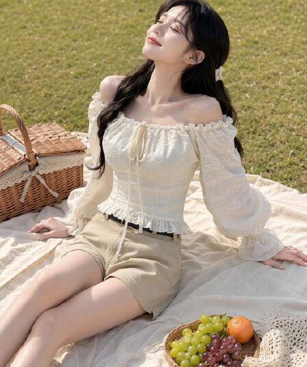 실사 정가 2026 봄 가을 신제품 쌀 살구 색상 오프숄더 레이스 스트랩 허리 수축 달콤함 긴팔 맨위