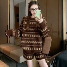 批发字母提花圆领毛衣<b class='q'>套装</b>女新款秋冬加厚复古慵懒休闲针织短裤两件套