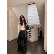 批发韩系内搭黄色连帽V领针织打底衫春秋穿搭薄款<b class='q'>毛衣</b>修身短款上衣