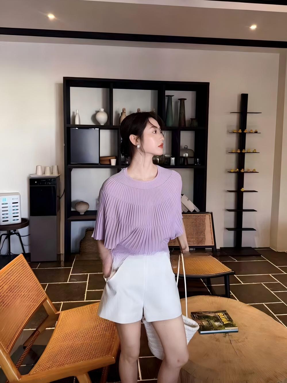 2026 봄 여름 품격 보라색 숄 망토 니트 스웨터 플리츠 슬림해 보이는 배트윙 소매 디자인 센스 작은 대중 맨위