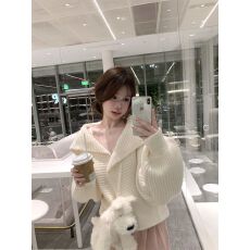 批发白色大翻领针织毛衣<b class='q'>外套女</b>装秋冬季新款设计感小众超好看上衣