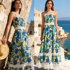 批发澳洲2026早春度假复古印花重工镂空蕾丝拼接大摆吊带长款<b class='q'>连衣裙</b>