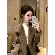 批发高级感咖色毛领外套2025冬季新款独特超好看轻奢气质加厚收腰上衣