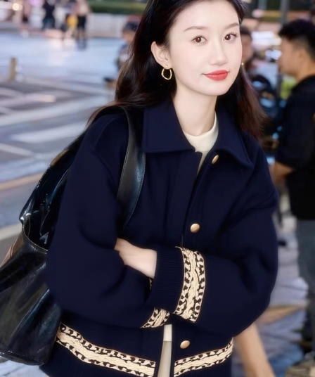 2026 이른 봄 새로운 폭발 고유 한 슈퍼 잘 생긴 블루 색상 폴로 칼라 작은 샤넬 스타일 캐주얼 재킷 여성 코트 봄 가을