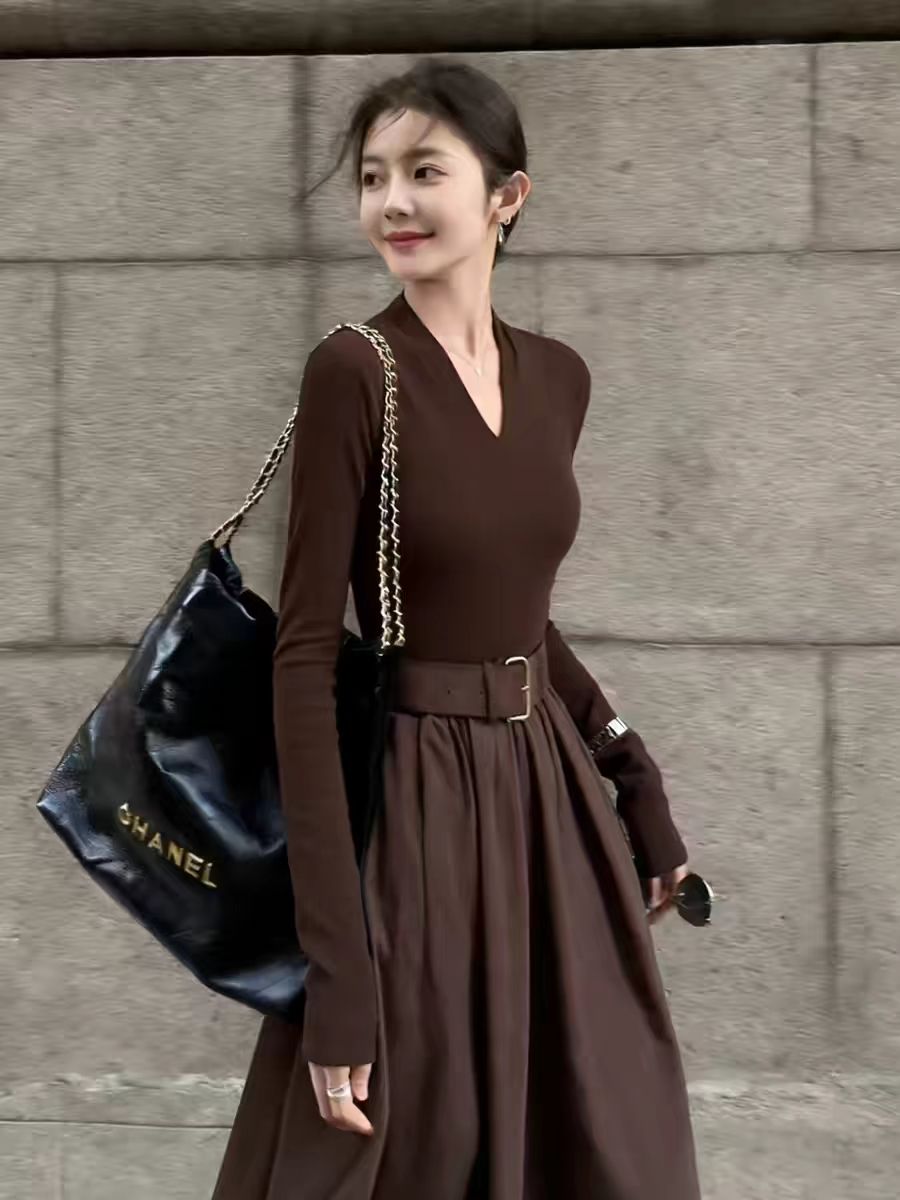 봄 드레스 여자 2026 년 새로운 허리 수축 한 마디 고급 센스 그레이트 과소 평가 요리 한 로얄 자매 센스 긴팔 여성 드레스