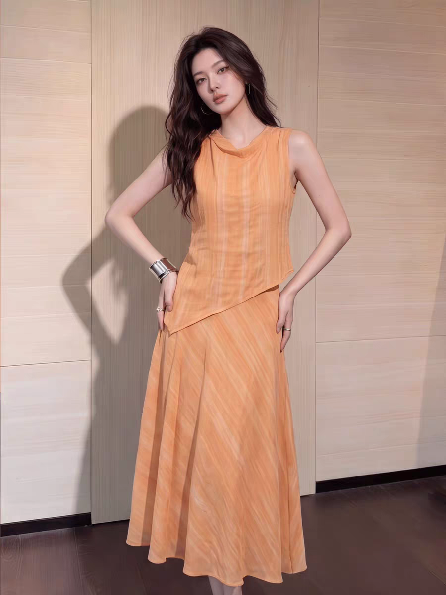 2026 여름 새로운 주황색 민소매 반신 스커트 여성 불규칙 치마 여행 착용 가져 가라. 자이언트 잘 생긴 투피스 슈트 로드 중