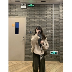 批发灰色连帽开衫毛衣<b class='q'>外套</b><b class='q'>女</b>2026新款独特漂亮巨好看秋冬厚款小香上衣