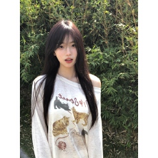 批发轻薄小猫<b class='q'>一字肩</b>长袖罩衫2026春夏雪花肌理宽松斜肩T恤女