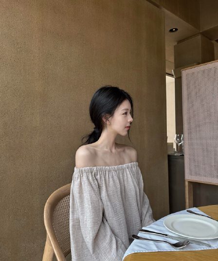 우아함 미학 질감 센스 아마 혼방 오프숄더 비스듬한 어깨 중간 소매 맨위