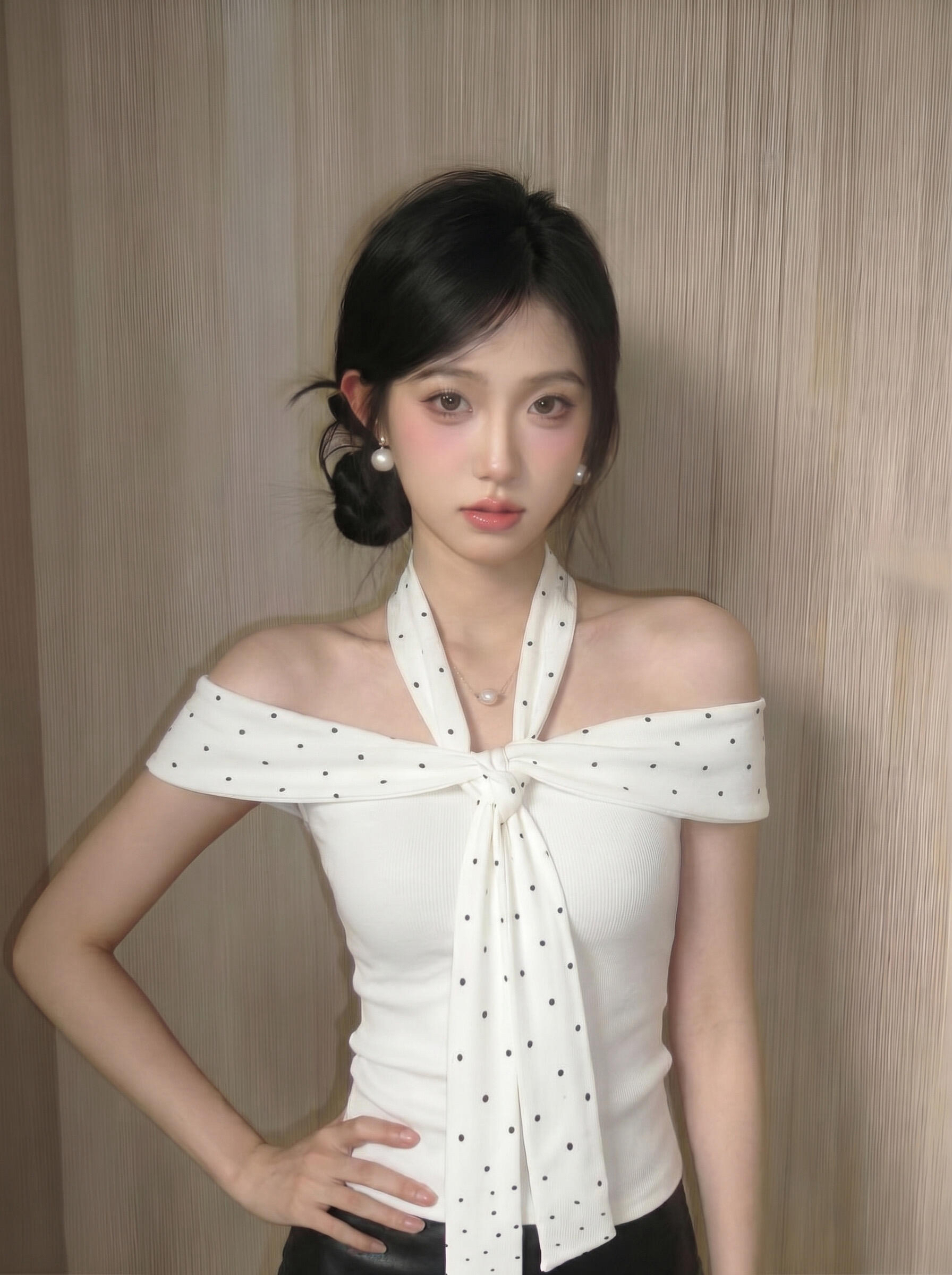 화이트 페이크 레이어드 도트 무늬 행침 목 오프숄더 오프숄더 반팔 티셔츠 여성 여름 쇼트 스타일 몸매 가꾸기 허리 수축 핫걸 맨위