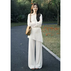 批发<b class='q'>夏</b>日穿搭套装女2026年新款杏色斜肩长袖T恤高腰屁帘阔腿裤