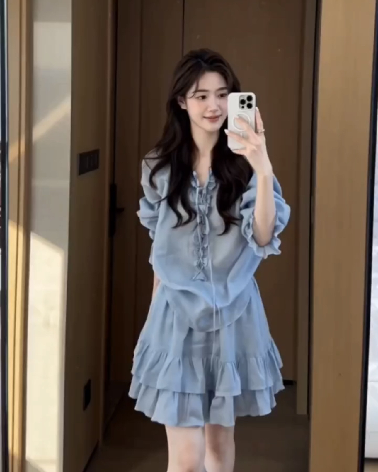 한 부서 고유 한 아름다운 파란색 프릴 셔츠 반신 치마 세트 여름 아름다운 휴가 바람 품격 미니 스커트