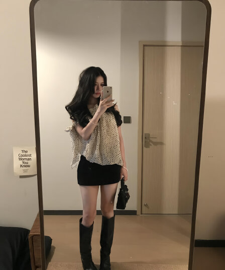 프랑스식 도트 무늬 쉬폰 비스듬한 어깨 리본 민소매 쇼트 스타일 조끼 여성 여름 새로운 부드러운 달콤함 품격 작은 대중 맨위