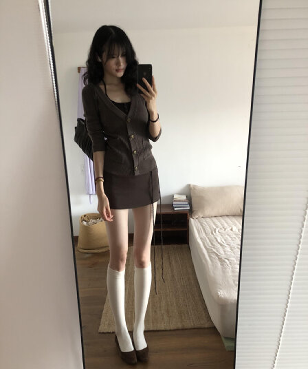 품격 질감 센스 니트 스웨터 캐주얼 다용도 허리 수축 슬림해 보이는 고급 센스 V넥 스웨터