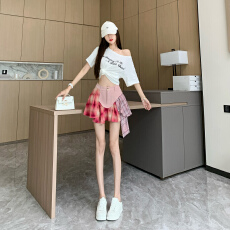 批发辣妹纯欲不规则格子半身裙女2026夏季新品白色短袖字母<b class='q'>T</b><b class='q'>恤</b>套<b class='q'>装</b>女