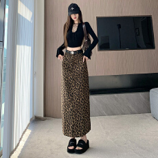 批发高级感气质高腰豹纹半身裙女<b class='q'>秋</b>冬季美式小众开叉裙显瘦垂感包臀裙