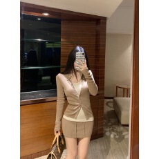 批发实拍实价简约紧身气质开衫卡其色针织修身显瘦包臂裙两件套