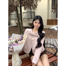 批发实拍实价粉色蝴蝶结麂皮软糯毛绒短款外套荷叶边甜美直筒百搭短裤