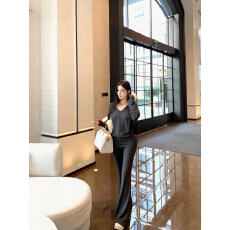 批发实拍实价 新款V领修身显瘦外穿打底上衣秋冬休闲时尚微喇裤套装女