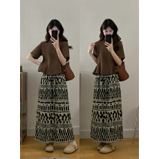 批发实拍大码女装<b class='q'>夏</b>设计感荷叶摆显瘦遮肚短袖T恤+时尚印花半身裙套装