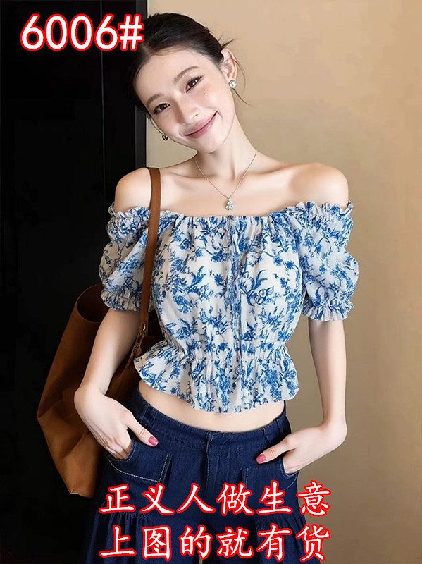 프랑스식 전원 바람 오프숄더 수신 Pleat 꽃무늬 티셔츠 여성 2026 새로운 여름 레트로 디자인 센스 쇼트 스타일 맨위
