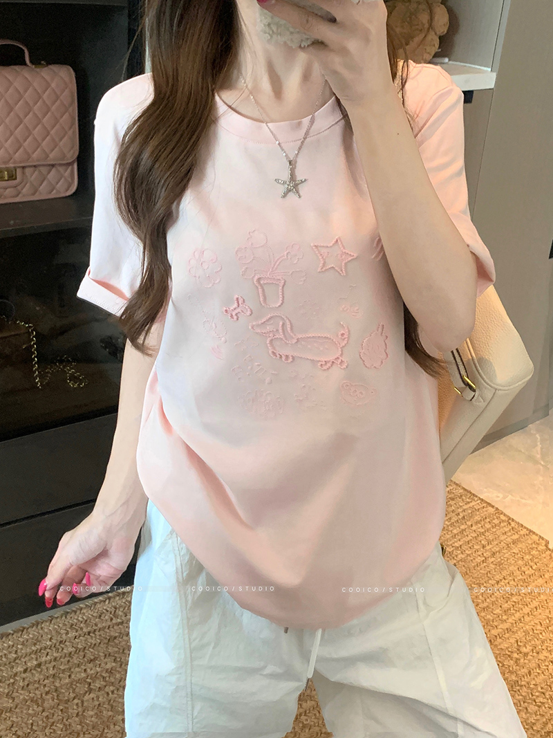 실사 빅 사이즈 여성 의류 200 kg 반팔 티셔츠 여름 2026 새로운 루즈핏 만화 가시 자수 라운드 넥 한국 스타일 맨위