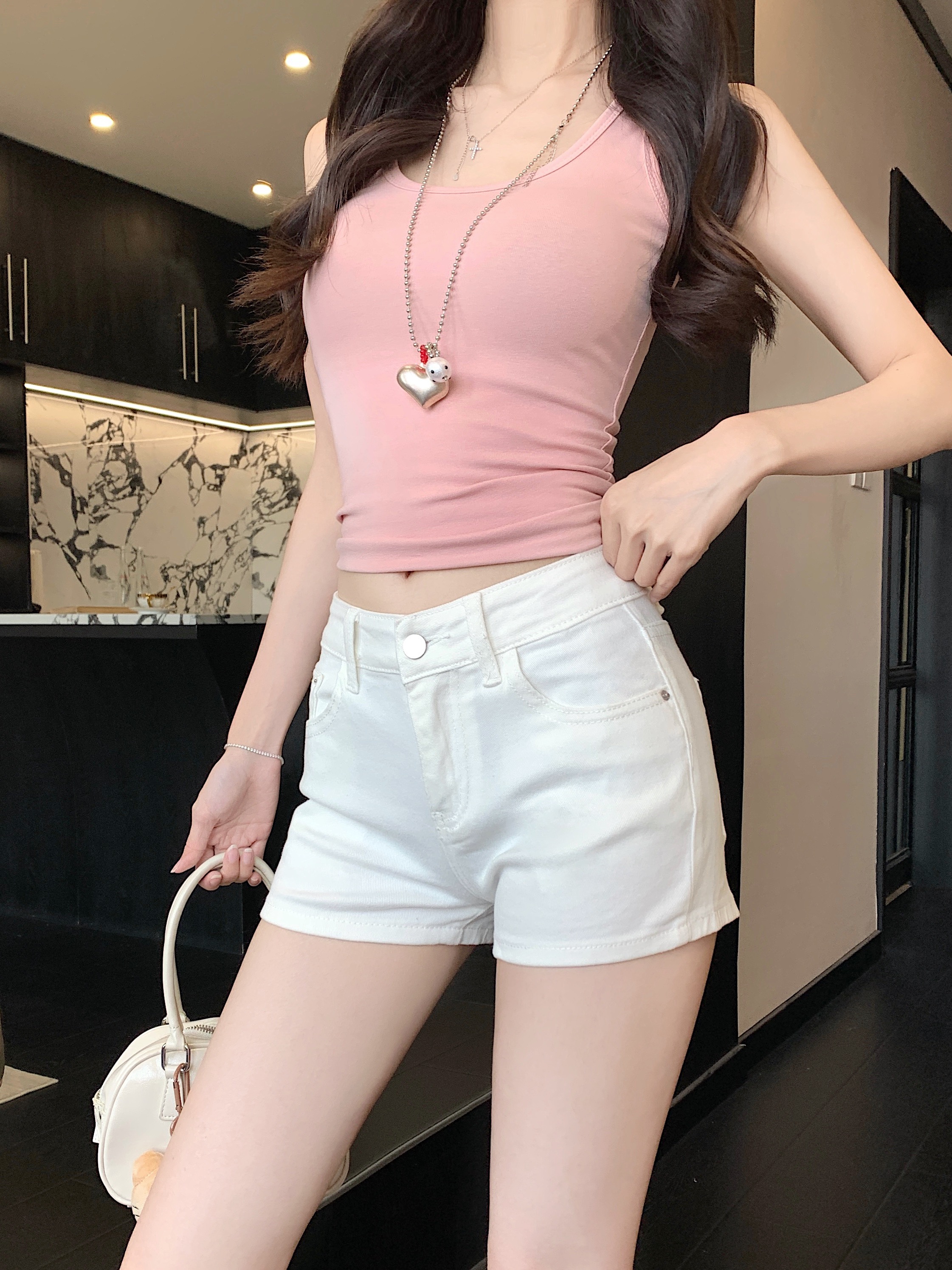 실사 아메리칸 화이트 자수 데님 반바지 여성 여름 디자인 센스 핫걸 몸매 가꾸기 타이트 슬림해 보이는 핫 바지