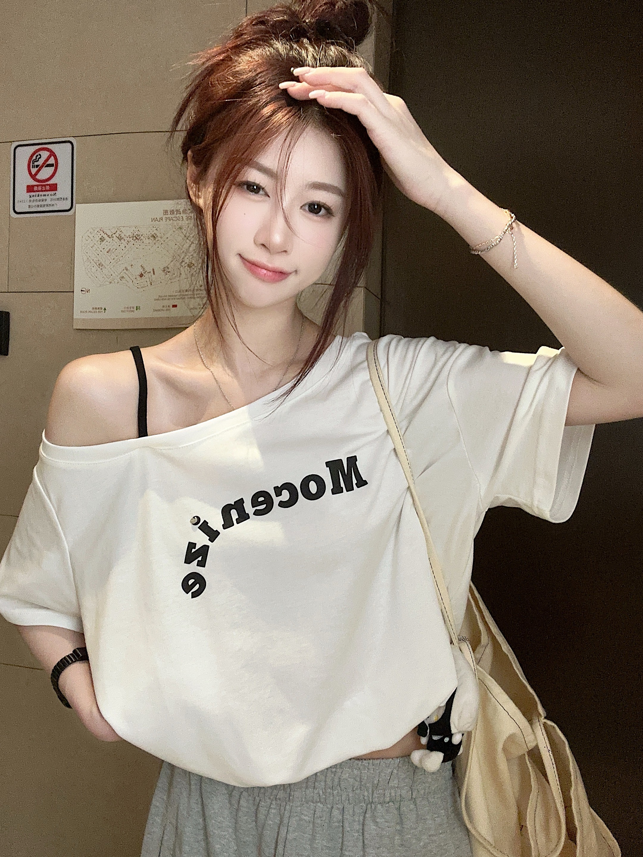 실사 케이블 루오 Na 반팔 티셔츠 여름 2026 새로운 슬립 프린트 쇼트 스타일 루즈핏 오프숄더 비스듬한 칼라 맨위 여성 의류