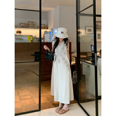 批发实拍实价 夏季新<b class='q'>款</b>无袖老钱风刺绣气质宽松V领长<b class='q'>款</b><b class='q'>连衣裙</b>裙子