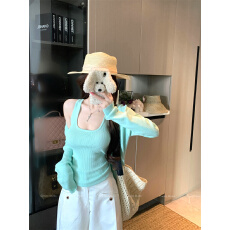 批发粉<b class='q'>实拍</b>实价 纯欲套装女高级感修身内搭吊带上衣针织开衫两件套