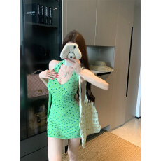 批发实拍实价 夏季法式复古度假风波点挂脖V领掐腰<b class='q'>连衣裙</b>