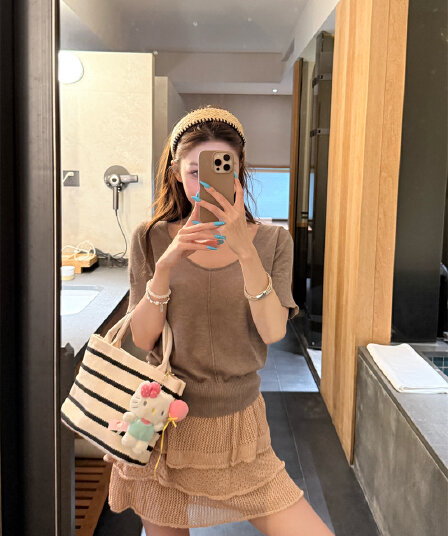 실사 정가 느슨함 센스 오래된 돈 바람 니트 반팔 몸매 가꾸기 V넥 니트 맨위 다용도 만나는 미니 스커트