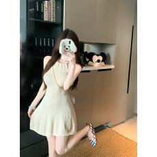 批发实拍实价 挂脖系带麻花收腰<b class='q'>连衣裙</b>女夏无袖漏肩显瘦伞摆A字裙子