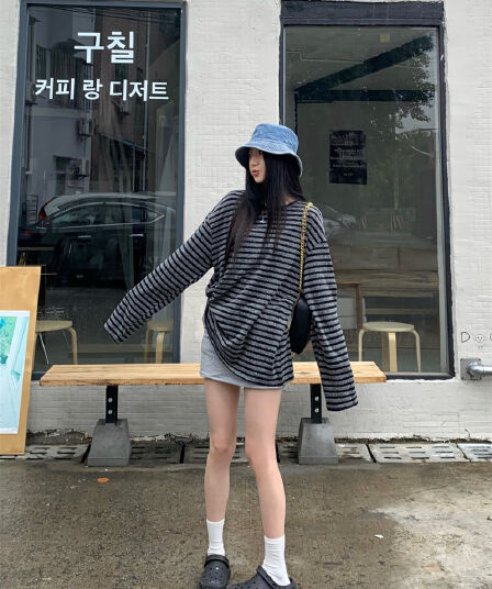 실사 정가 라운드 넥 배색 회색 스트라이프 루즈핏 느긋한 바람 긴팔 티셔츠 여성 셔츠 여성