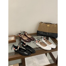 批发度假风拼色串珠多穿圆头浅口单鞋褶皱平底玛丽珍小皮鞋女2025