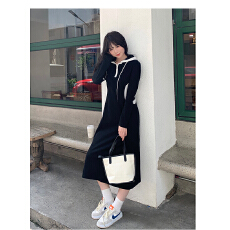 批发黑色拼接中长款连帽<b class='q'>卫衣</b>裙女2025春秋季新款修身显瘦设计感<b class='q'>连衣裙</b>
