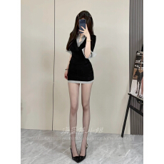 批发黑色polo领衬衫拼接正肩<b class='q'>连衣裙</b>女秋季掐腰假两件荡领纯欲风包臀裙