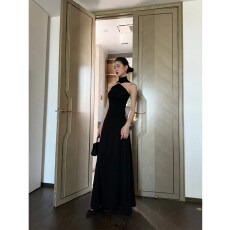 批发名媛风性感露肩无袖挂脖连衣裙女2026新款优雅气质宴会晚<b class='q'>礼服</b>长裙